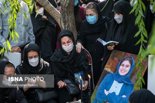 مراسم سومین روز وداع با خبرنگار ایسنا بر سر مزارش