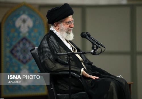 تاکید بر زبده گزینی در شعر، صدا و آهنگ در سرودها و انتخاب موضوعات اسلامی، انقلابی و ملی
