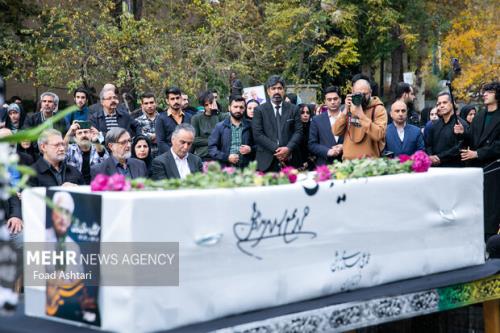 پیکر محمدعلی اسلامی ندوشن در دانشگاه تهران تشییع شد
