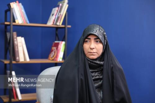 مانتوهای لاکچری با رنگ و طرح خاص انقلابی در صنعت مد